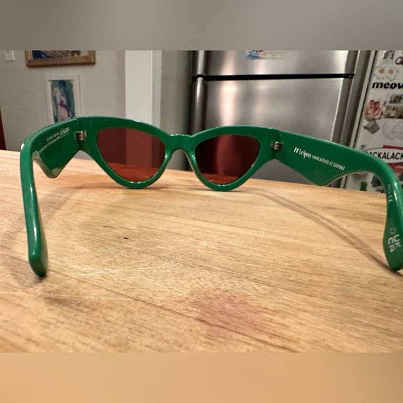 Le Specs Fanplastico Sunglasses in Parakeet Green - Picture 8 of 9